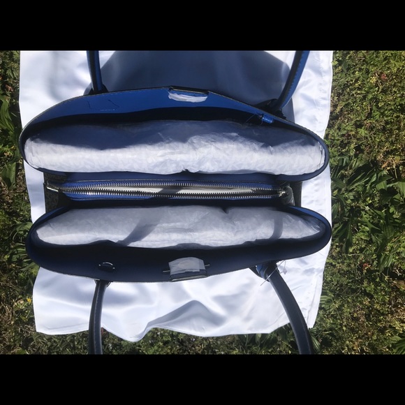 Michael Kors Mercer corner signature tote - Picture 8 of 8